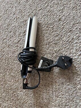GHD Platinum+ 1" Plate Ceramic Flat Iron Professional Styler in White UK Plug